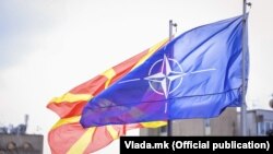 Знамиња на Северна Македонија и НАТО