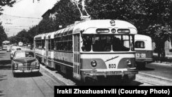 არქივის ფოტო. ტრამვაი "თბილისი" ჭავჭავაძის გამზირზე. 1964 წ.