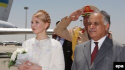 Аль-Багдаді Алі аль-Махмуді (п), на цьому знімку 25 травня 2009 року з тодішнім прем’єром України Юлією Тимошенко, яка прибула тоді з візитом у Тріполі