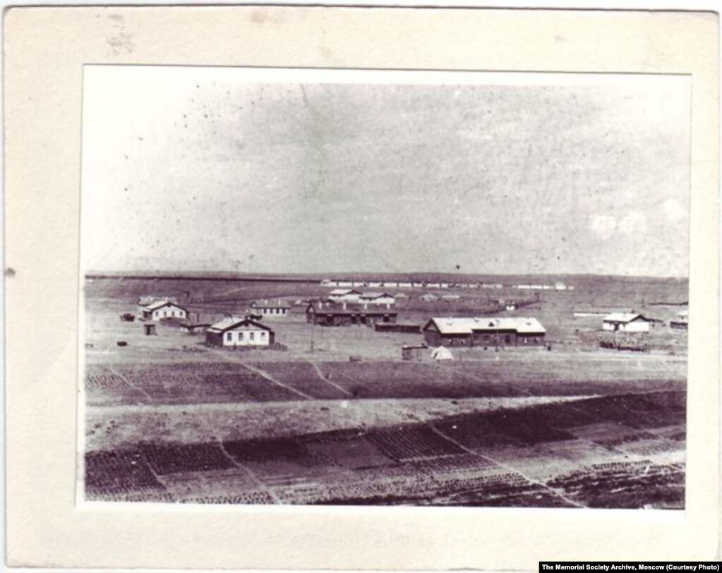 Карлаг - один из крупнейших лагерей ГУЛАГа. В застенках карагандинского исправительно-трудового лагеря побывало 800 тысяч заключенных. 