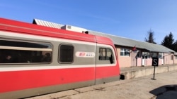 Tren nga Serbia duke operuar në veri të Kosovës.