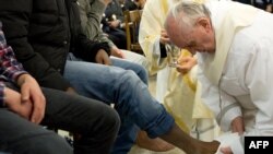 Papa Francisc la slujba ținută în Biserica închisoriiCasal del Marmo la 28 martie 