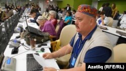 БҰҰ конференциясына бара алмай қалған Қырым татарлары белсендісі Надир Бекиров "төлқұжатымды маска киген адамдар тартып алды" дейді. Сурет 2013 жылы түсірілген. 