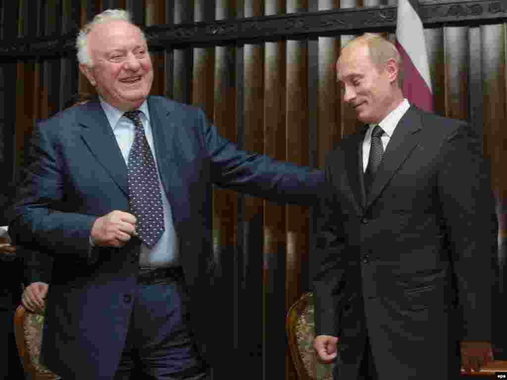 Georgian President Eduard Shevardnadze meets with his Russian counterpart Vladimir Putin in Chisinau, Moldova, in 2002.