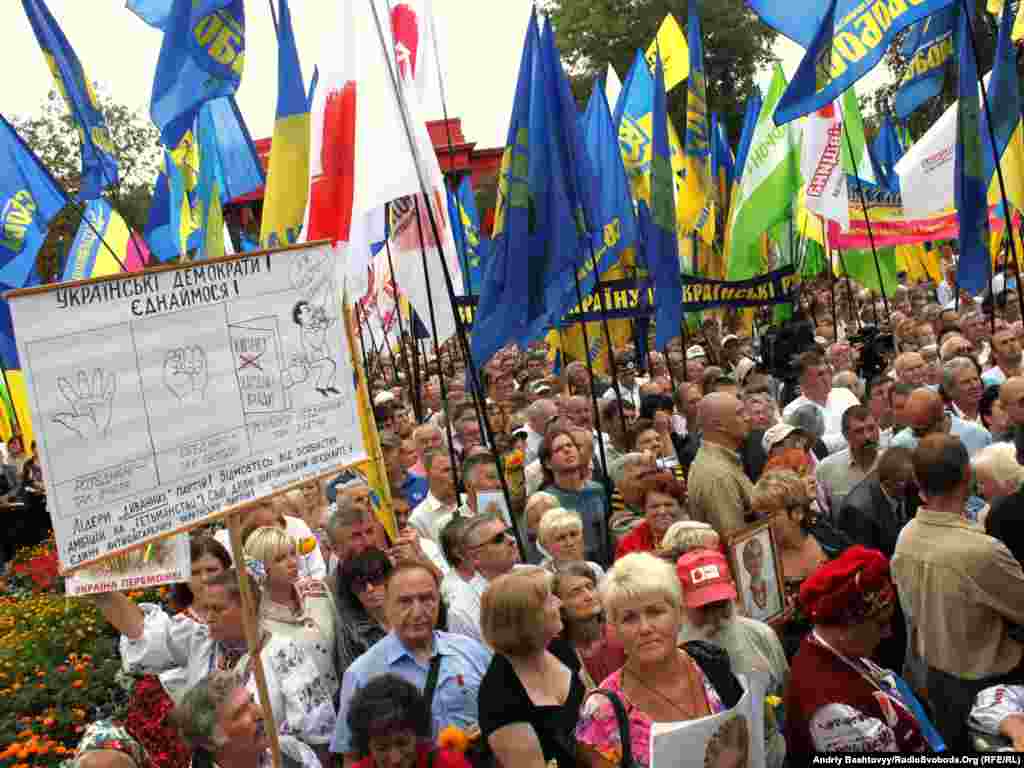 10.000 de oameni s-au adunat să protesteze in parcul Taras Şevcenko din Kiev