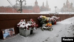 Народный мемориал на месте убийства Бориса Немцова. Москва, 2 февраля 2016 года.
