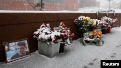 Народный мемориал на месте убийства Бориса Немцова. Москва, 2 февраля 2016 года.