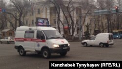 Олмаотадаги тез ёрдам машиналаридан бири.
