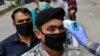 وزارت صحت عامۀ افغانستان استفاده از ماسک در مکان‌های عمومی را اجباری کرده است.
