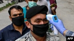 وزارت صحت عامۀ افغانستان استفاده از ماسک در مکان‌های عمومی را اجباری کرده است.