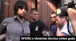 A screen grab of Rafael Lusvarghi being apprehended by a mob of Ukrainian nationalists on May 4.