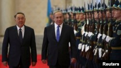 بنیامین نتانیاهو (راست) در کنار نورسلطان نظربایف