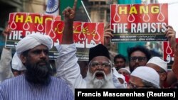 Protest împotriva violării femeilor, la Mumbai