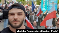 Vladislav Pozdnjakov tokom jednog od protesta njegovih istomišljenika u Poljskoj, maja 2019.