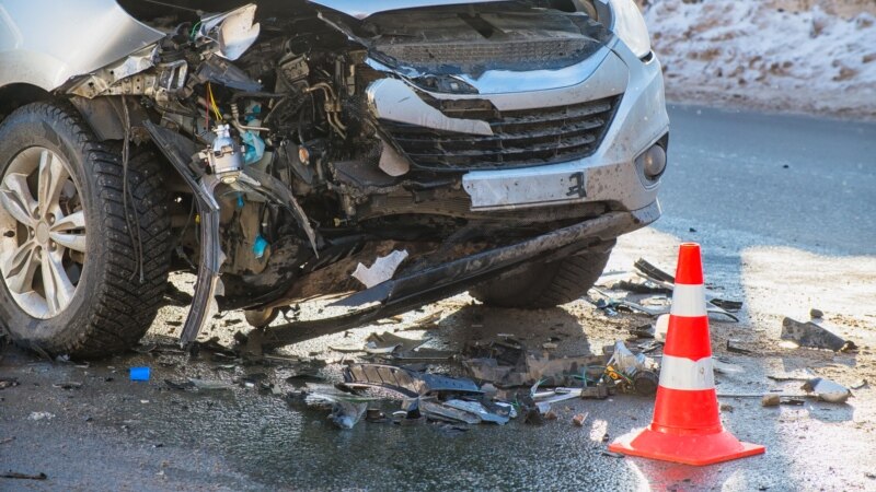 При столкновении автобуса и автомобиля в Крыму один человек погиб, четверо пострадали – полиция