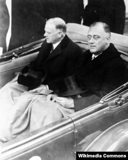 Герберт Гувер и Франклин Рузвельт во время инаугурации, 1933