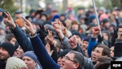 Протесты перед парламентом Молдовы. Кишинев, 21 января 2016 года.