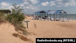 Курортне селище Мелекіне на Азовському морі, липень 2020 року