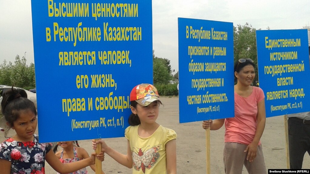 Республика Казахстан высшей ценностью признаёт человека, его жизнь, свободу и неотъемлемые права и осуществляет свою деятельность в интересах гражданина и общества — так написано в Конституции. 
