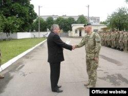 Голова Овруцької адміністрації Юрій Дивинський вітає прикордонників із професійним святом