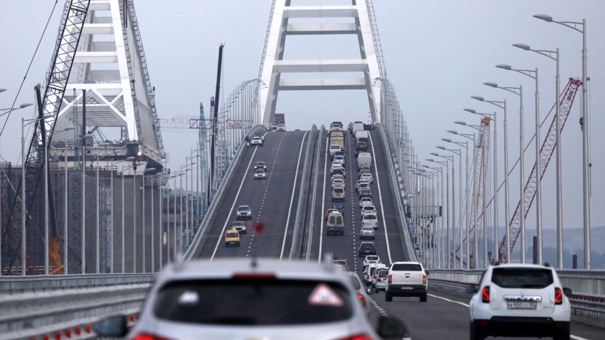 Американские вопросы. Одним мостом дальше от России