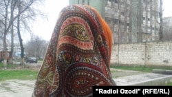 Женщина в Таджикистане, зарабатывающая на жизнь проституцией. 
