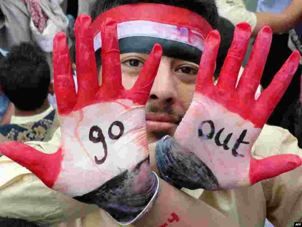 A Yemeni antigovernment protester shows his palms painted with the Yemeni flag as he takes part in a demonstration calling for the ouster of President Ali Abdullah Saleh in the flashpoint city of Taiz, south of the capital, Sanaa, on April 8. Photo by AFP