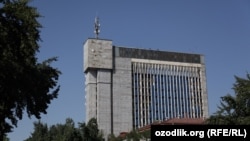 16-этажное здание издательства «Шарк» архитектора Ричарда Блезэ, несмотря на неправильную реконструкцию 10 лет назад, остается «визитной карточкой» Ташкента.