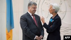 Президент України Петро Порошенко та голова Міжнародного валютного фонду Крістін Лагард у штаб-квартирі МВФ у Вашингтоні 20 червня 2017 року