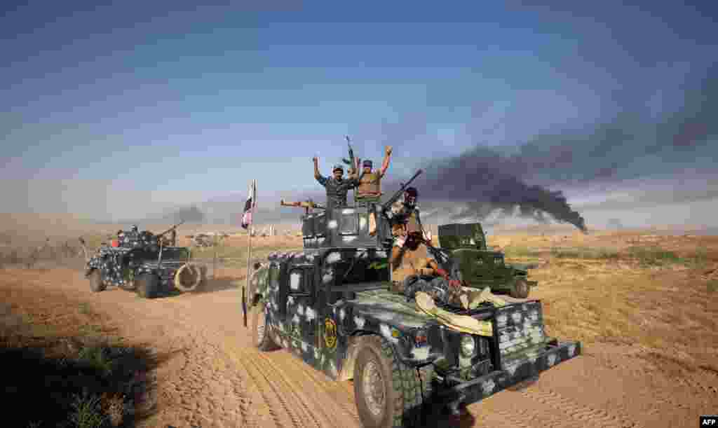 Iraqi pro-government forces advance toward the city of Fallujah as part of a major assault to retake the city from Islamic State (IS) militants. (AFP/Ahmad al-Rubaye)
