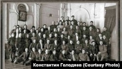 И. Сталин в Барнауле с участниками совещания. 22 января 1928 г.