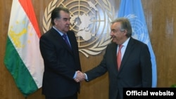 Президент Таджикистана Эмомали Рахмон и генеральный секретарь ООН Антониу Гутерреш 
