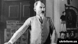Микола Скрипник (1872–1933) – український радянський державний і політичний діяч. Був одним із головних ідеологів та провідників українізації 