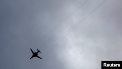  Neidentificirani avion iznad sirijskog grada Kobanija, fotoarhiv