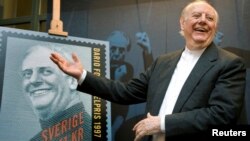 داریو فو، هنگام رونمایی از تمبر یادبود خود در سوئد