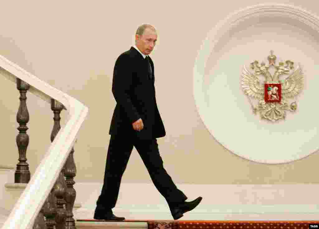 Президент Владимир Путин в Кремле. Июнь 2006 года