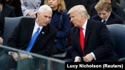 دونالد ترامپ و مایک پنس در مراسم سوگند ریاست جمهوری
