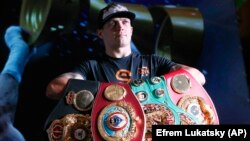 Усик захищатиме свої чемпіонські пояси за версіями WBC, WBA, WBO і IBF