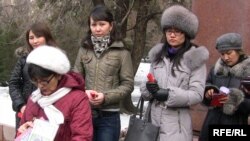 Ar/Rukh/Khak Chairwoman Bakhyt Toregozhina (left) said the gathering was devoted to the poets and human rights activists who were killed in the gulag. 
