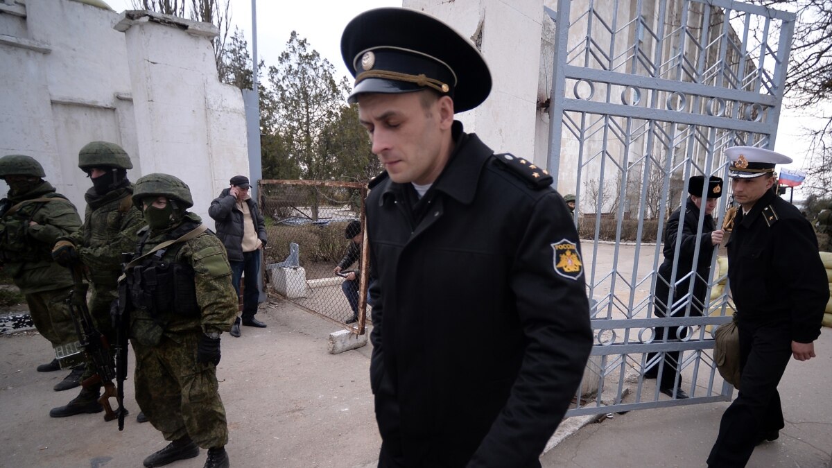 Russia Issuing Passports In Crimea; Ukraine Introducing Visas For Russians