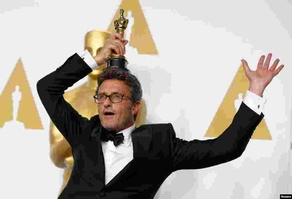 Polish director Pawel Pawlikowski holds his Oscar for best foreign language film for Ida during the 87th Academy Awards ceremony in Hollywood, California, on February 22. (Reuters/​Lucy Nicholson)​