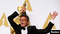 Pawel Pawlikowski sa Oscarom za najbolji film izvan engleskog govornog područja