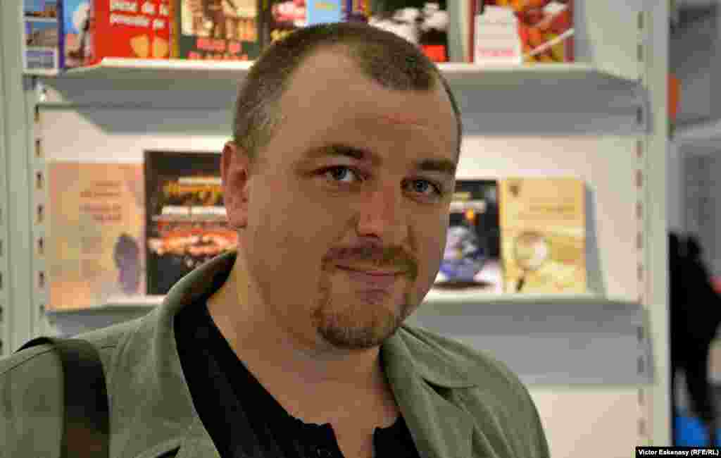 Unul din scriitorii și redactorii de carte cei mai reprezentativi din România, Lucian Dan Teodorovici, de la Editura Polirom.