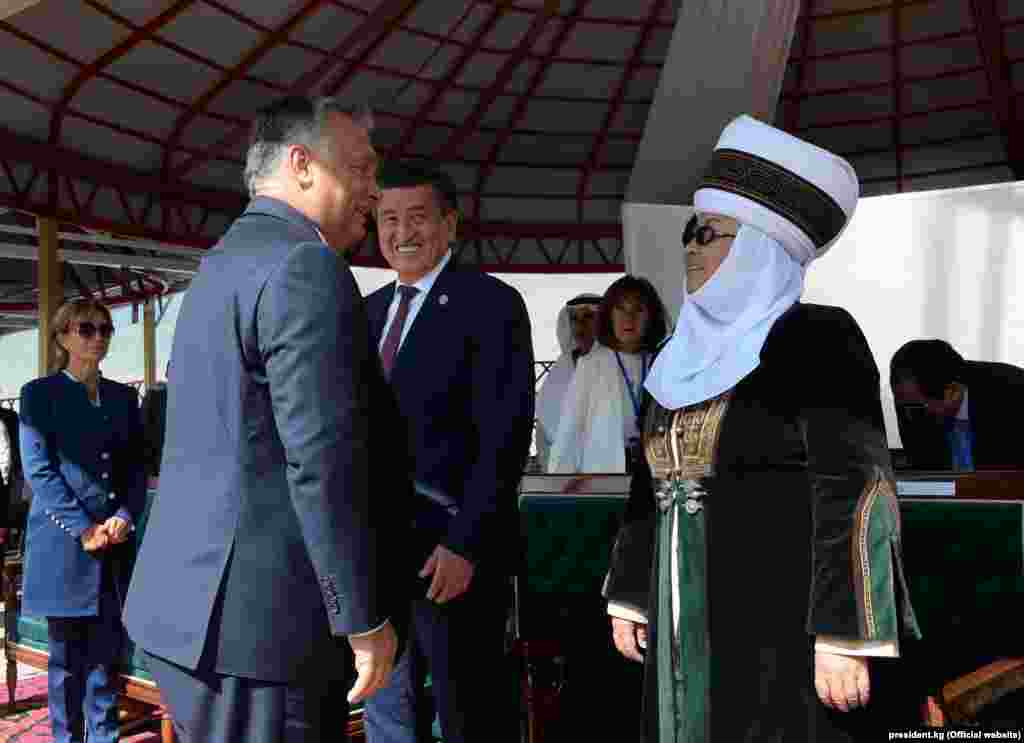 Виктор Орбан и Роза Отунбаева. 