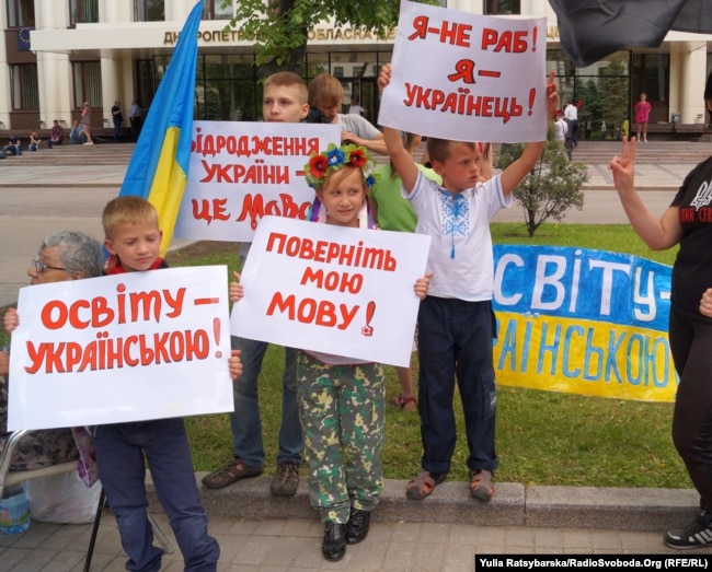 Акція батьків і їхніх дітей у Дніпрі на підтримку української мови в освіті, 30 травня 2017 року