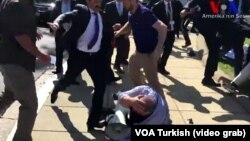 Էրդողանի թիկնապահները ծեծում են ցուցարարներին, Վաշինգտոն, մայիս, 2017 թ․ 