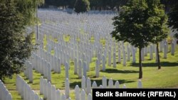 Forcat serbe kanë vrarë mbi 8,000 burra dhe djem myslimanë në Srebrenicë, më 1995.