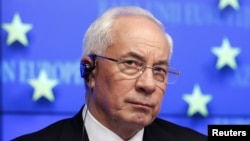 Ukrainian Prime Minister Mykola Azarov: "In reality, there was no reduction in price." 