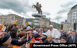 Папа Франциск на центральній площі Скоп’є, 7 травня 2019 року