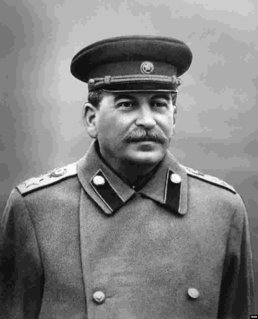 A smooth-skinned Stalin in 1945, though in reality he had a pock-marked, poor complexion. After World War II, image retouching became more subtle and is harder to identify.